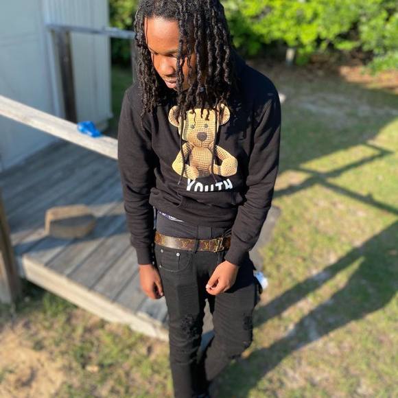 Meet your Posher, Carlos - Picture 1 of 1